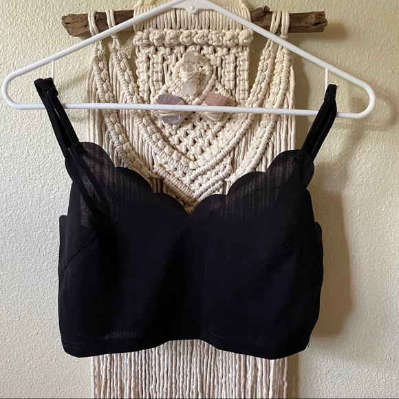 SHEIN Tops - SHEIN LETTUCE HEM BLACK CROP TOP